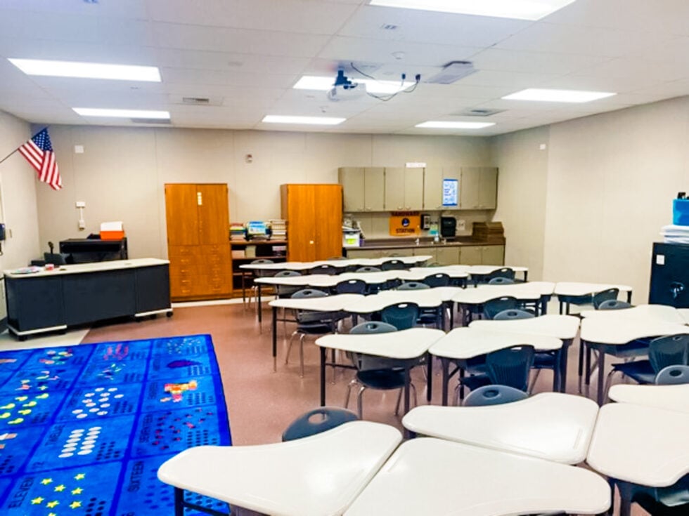 13 Classroom Desk Arrangement Ideas - Lucky Little Learners